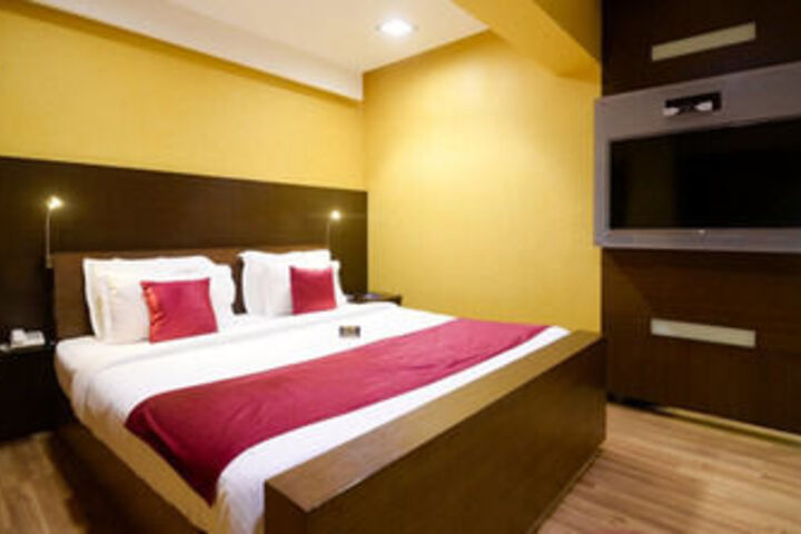 OYO Premium Panjim Mandovi River