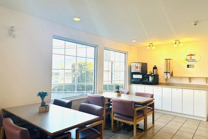 Breakfast/Coffee Service 24 of 25