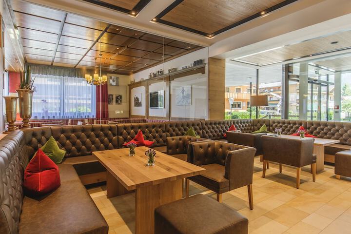Entrance & Lobby