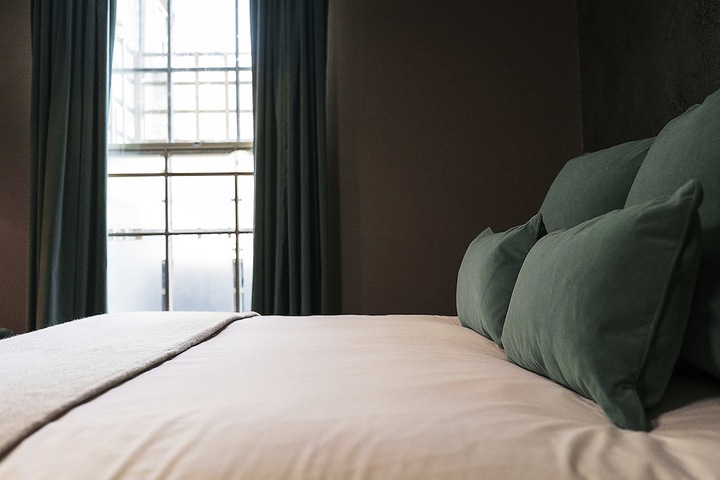 Room 10 of 77