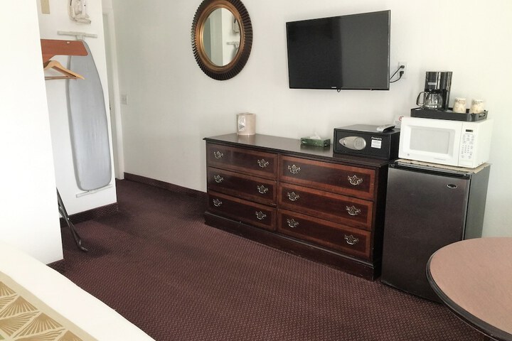 Room 12 of 42