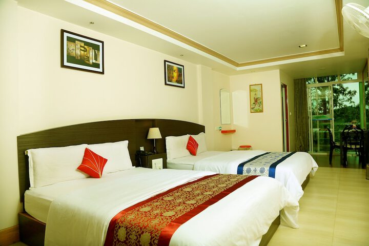 Room 4 of 33