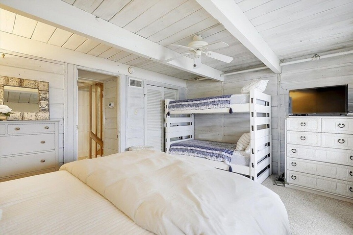 Room 3 of 16