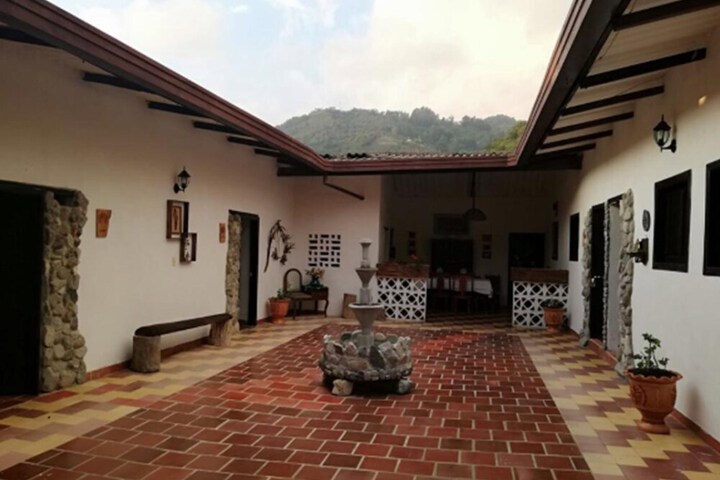 Hotel Exterior 13 of 14