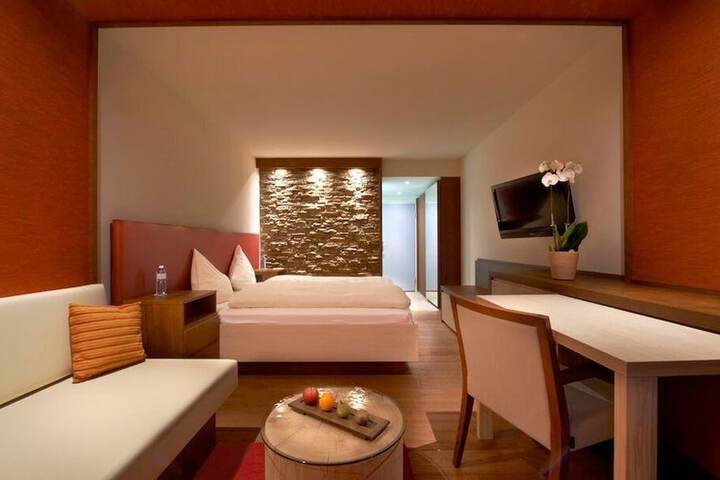 Room 12 of 76