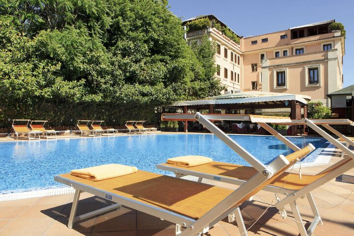Pools & Facilities