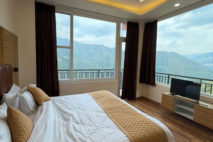 Room 6 of 44