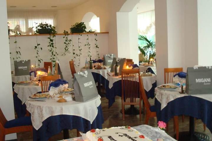 Dining 11 of 29