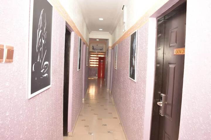 Ballroom/Hall 17 of 20