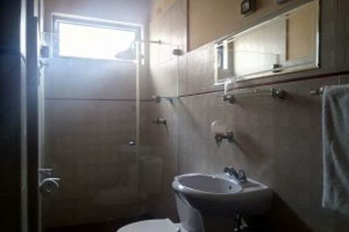 Room 9 of 11