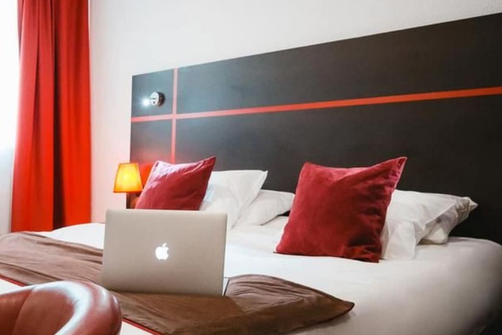 Room 6 of 25