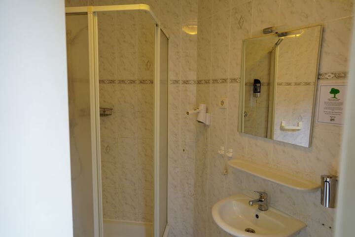 Room 52 of 71