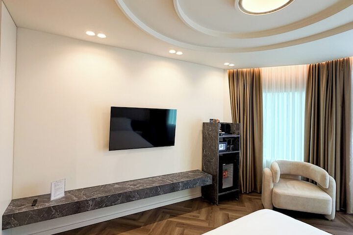 Room 12 of 104