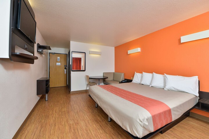 Room 13 of 31