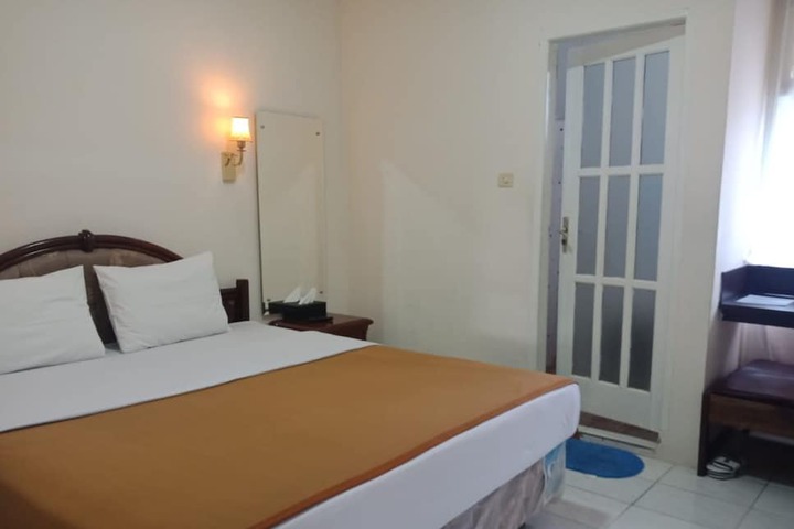Room 7 of 42