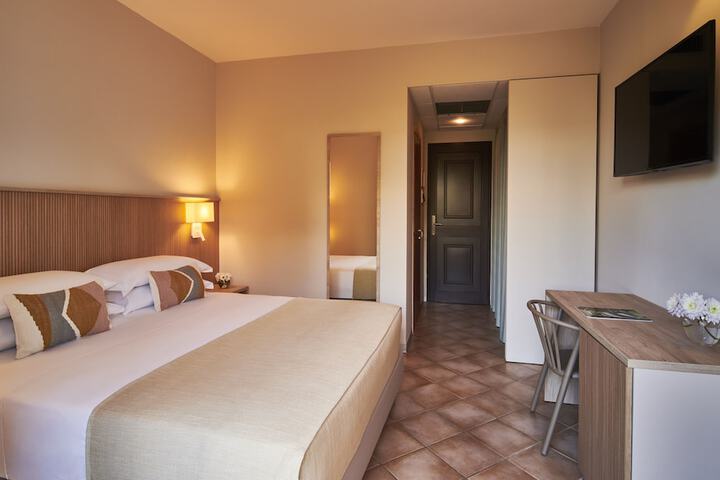 Room 9 of 25