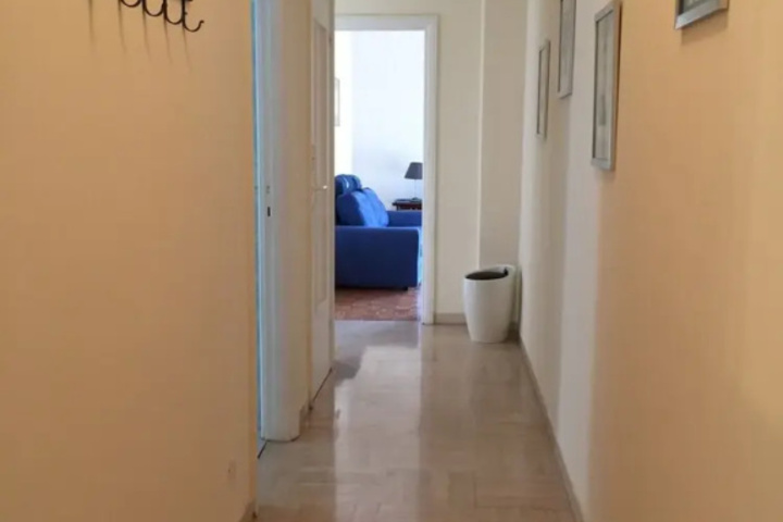 Room 10 of 16