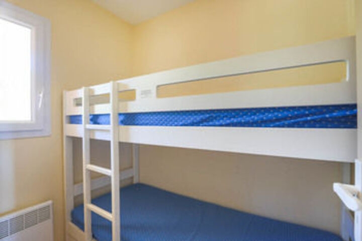 Room 27 of 65