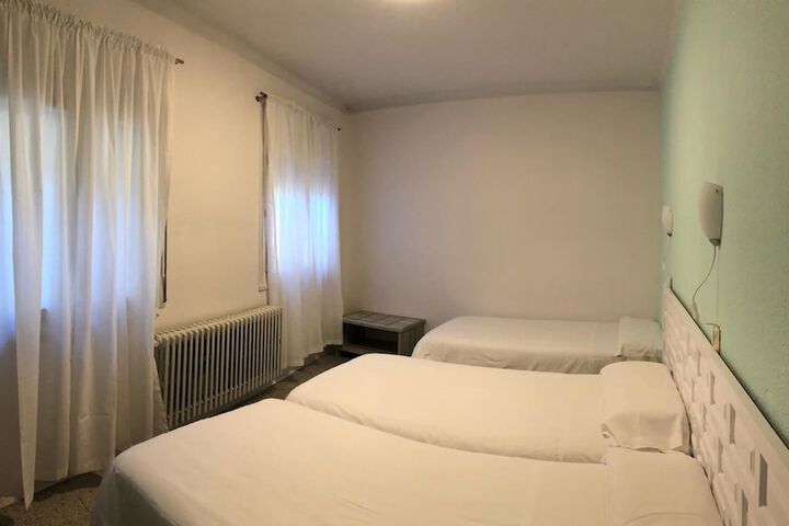 Room 2 of 18