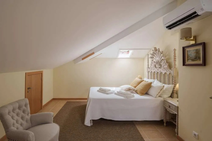 Room 2 of 17