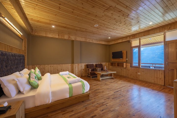 Room 9 of 37