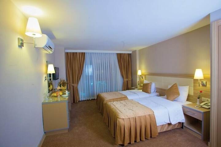 Room 13 of 32