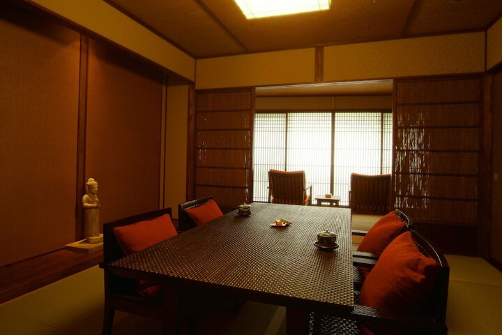 Room 26 of 165