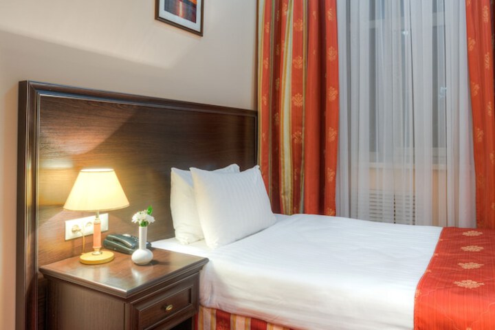 Room 6 of 54