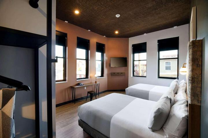 2 Queen Beds (5 of 12)