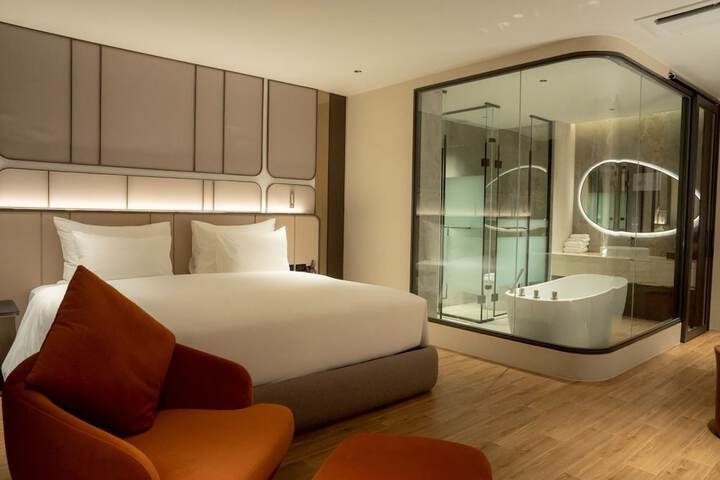 Room 156 of 216