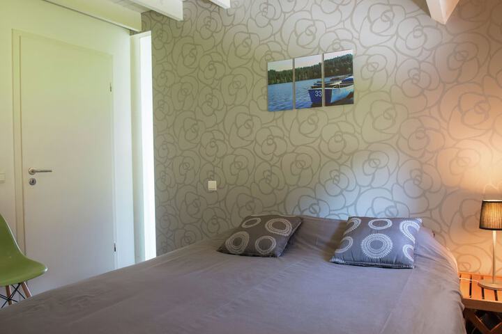 Room 2 of 40