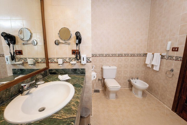 Room 35 of 152