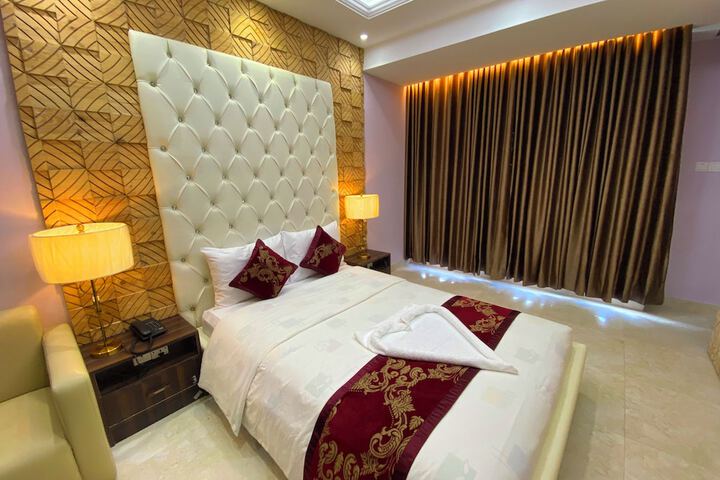 Room 6 of 25