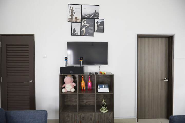 Room 2 of 173