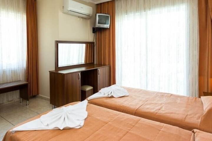 Room 4 of 48