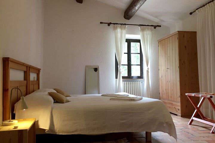 Room 3 of 33