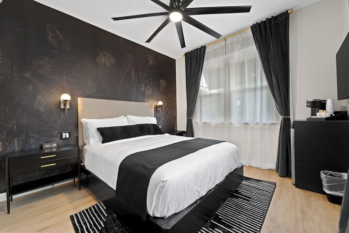 Room 14 of 33