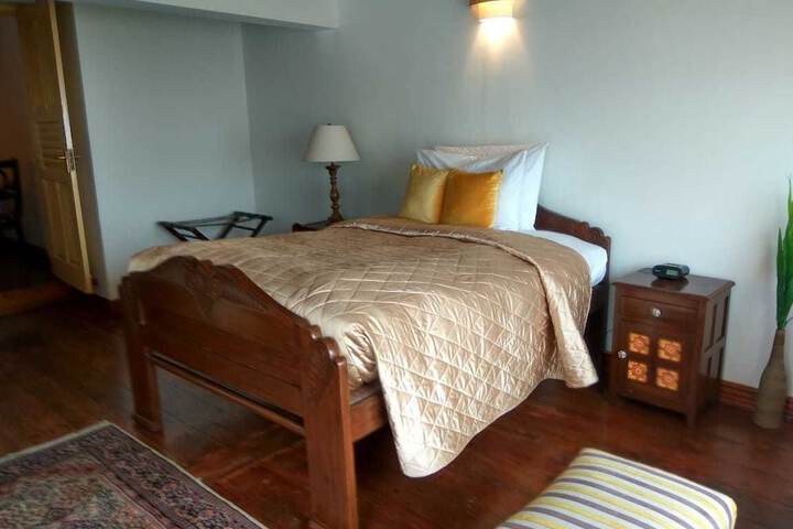 Room 4 of 30