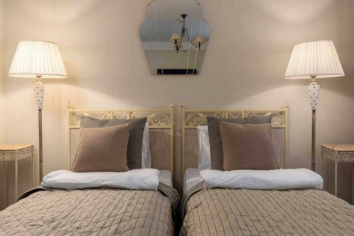 Room 42 of 118