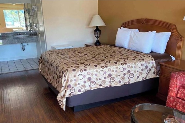 Standard Single King Bed (1 of 2)