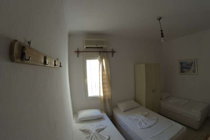 Room 13 of 99