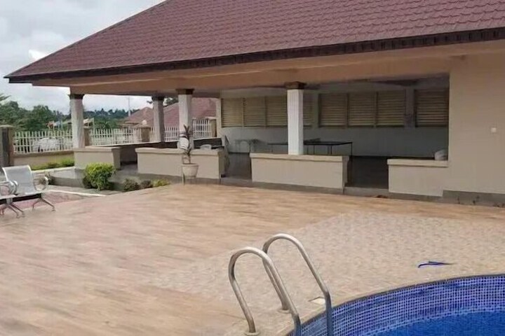 Pool 39 of 76
