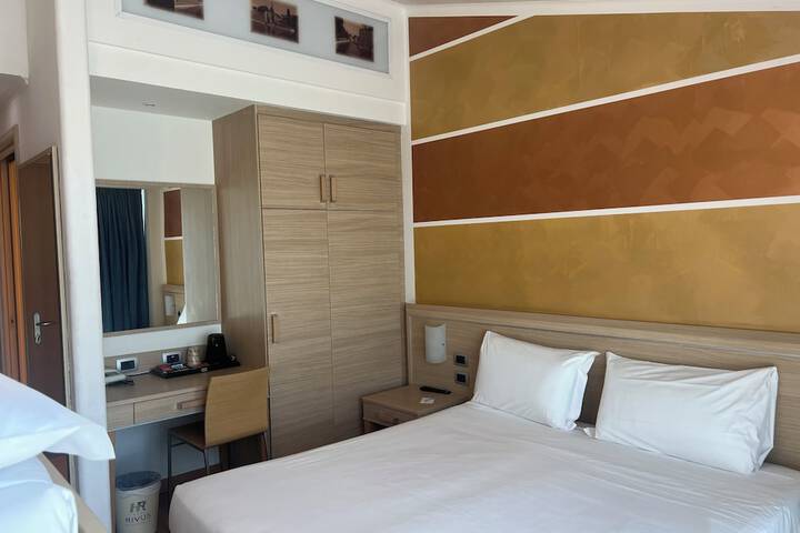 Room 33 of 101