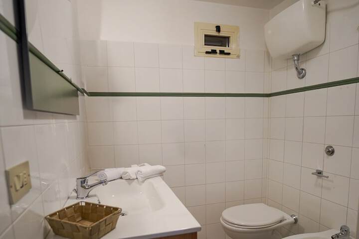 Room 30 of 49