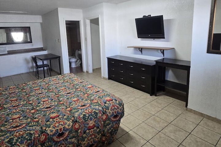 Room 7 of 12