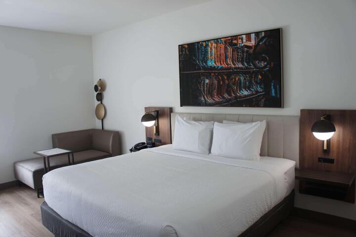 2 Queen Beds Mobility Hearing Impaired Accessible Room (9 of 12)