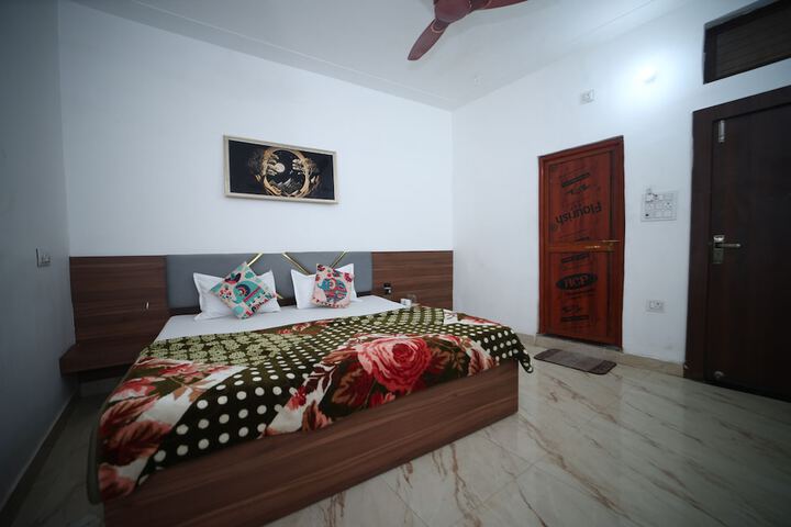 Room 9 of 39