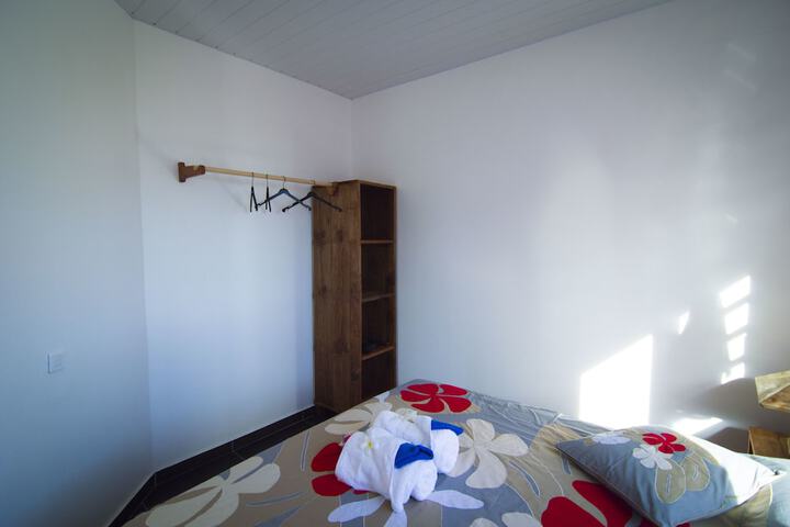 Room 5 of 32