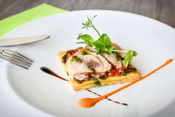 Dining 49 of 65