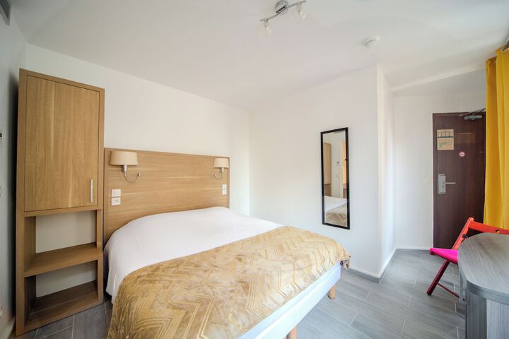 Room 3 of 16